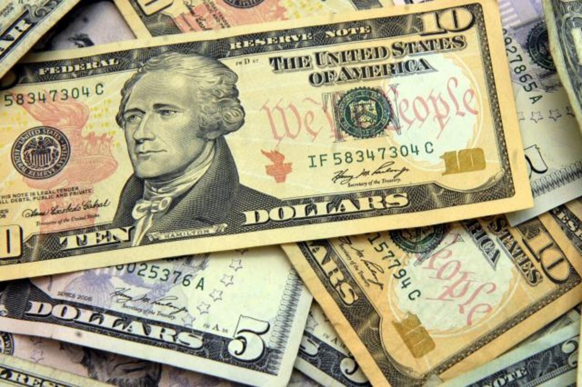 Diputado tico propone adoptar el dólar como moneda oficial