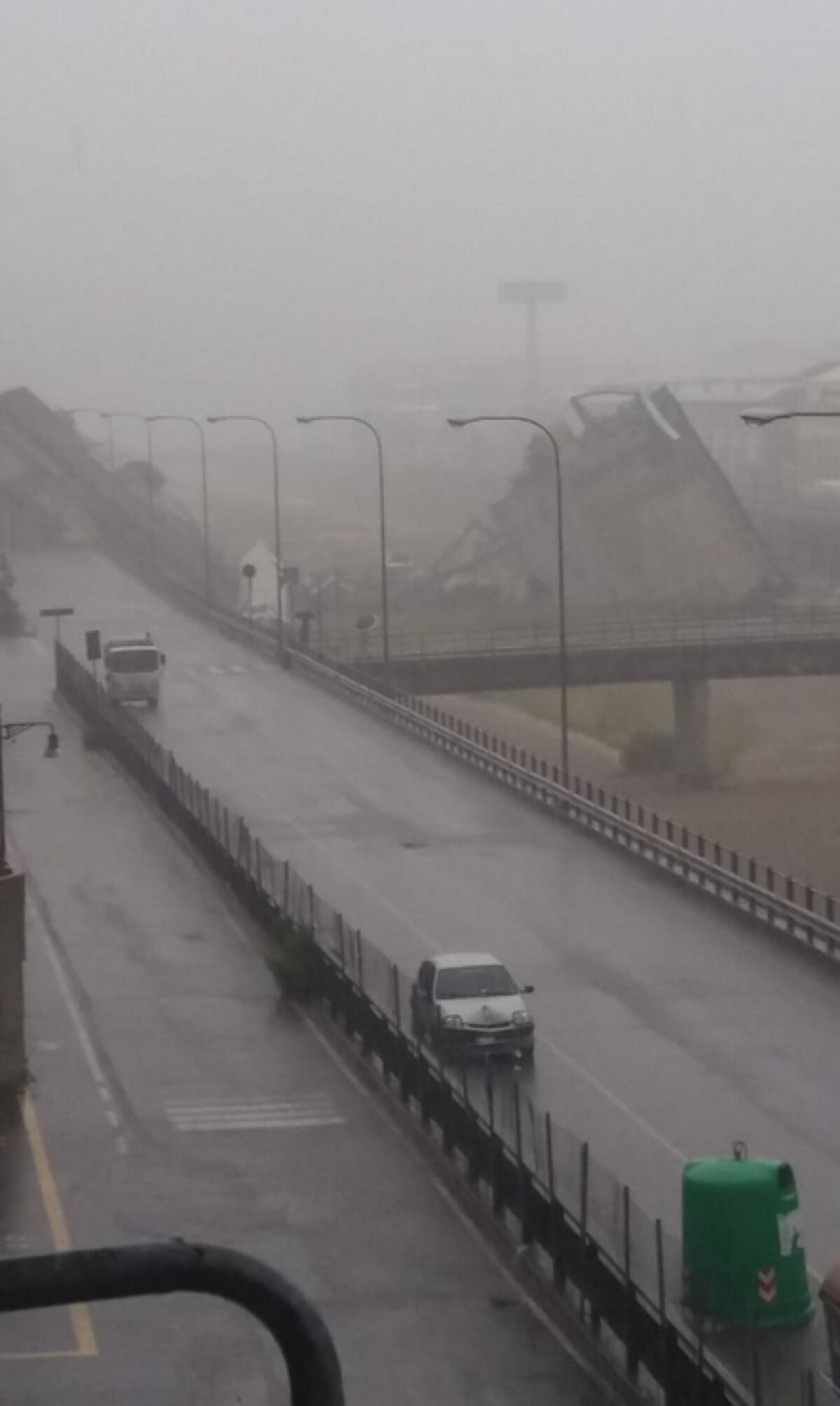 Un puente se cae en la localidad italiana de Genova y hay varios de muertos