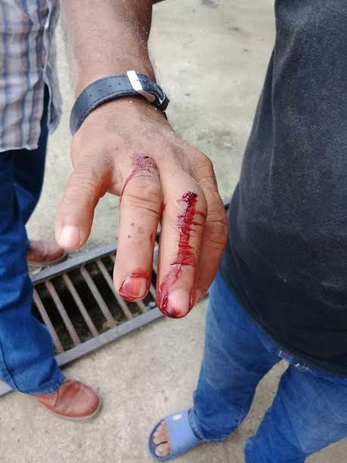 Se emberracan en Tortí, luego de llegar de sepelio del trovador