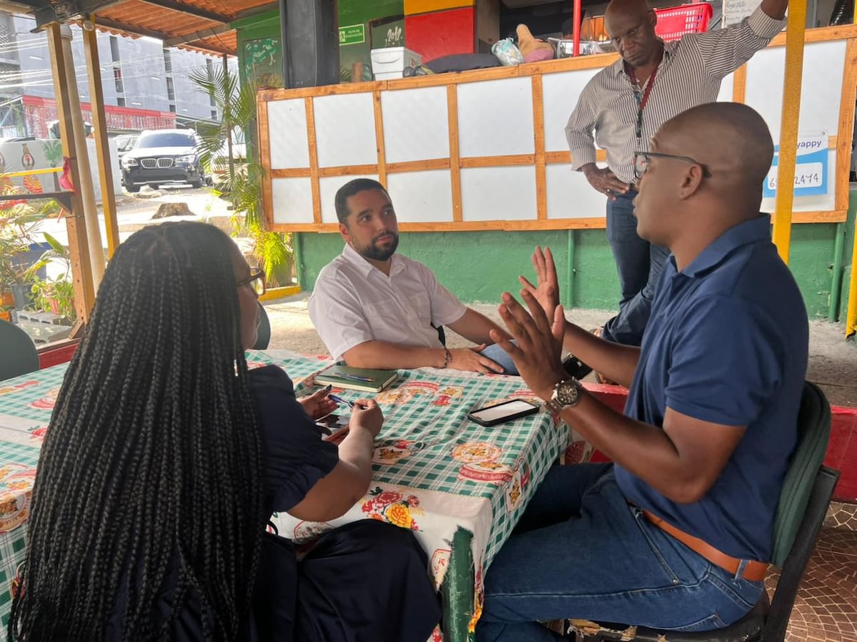 Marcados con una X roja. Franklyn Robinson denuncia que ampliación de Vía España afectará sus negocios