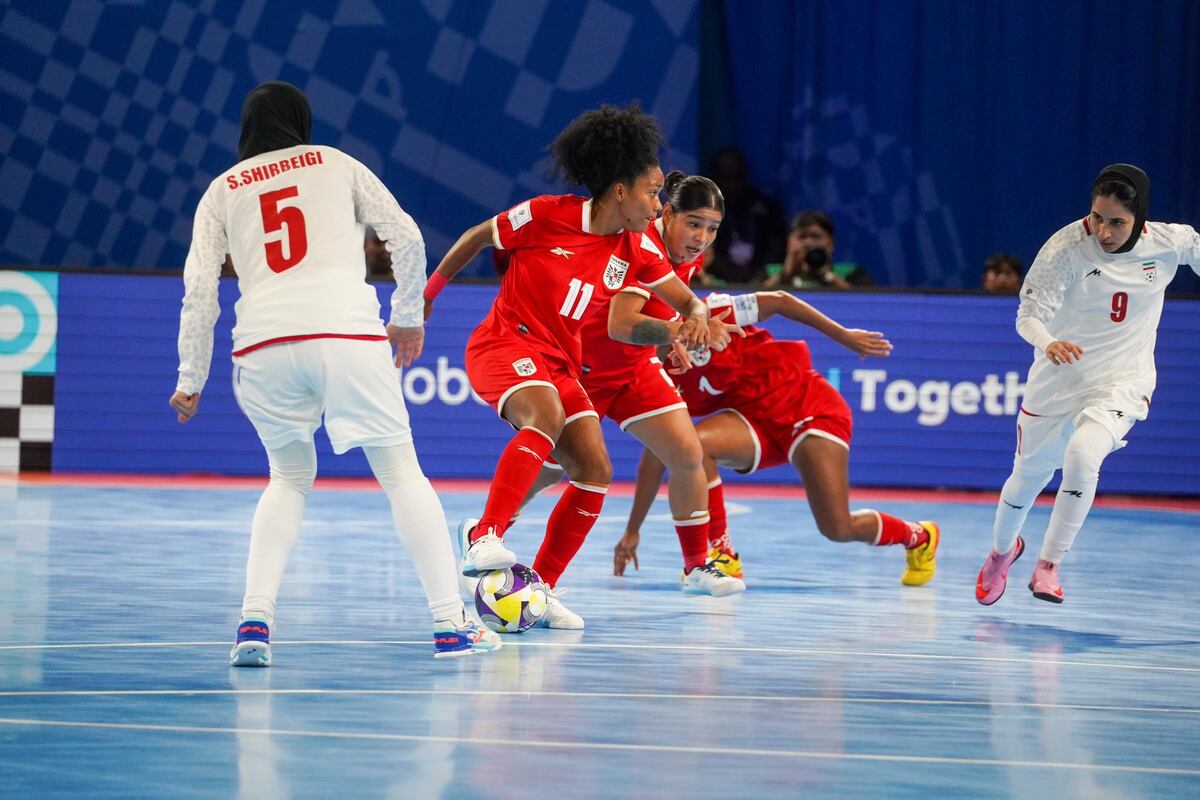 Panamá sufre goleada 6-2 ante Irán y queda fuera del Mundial