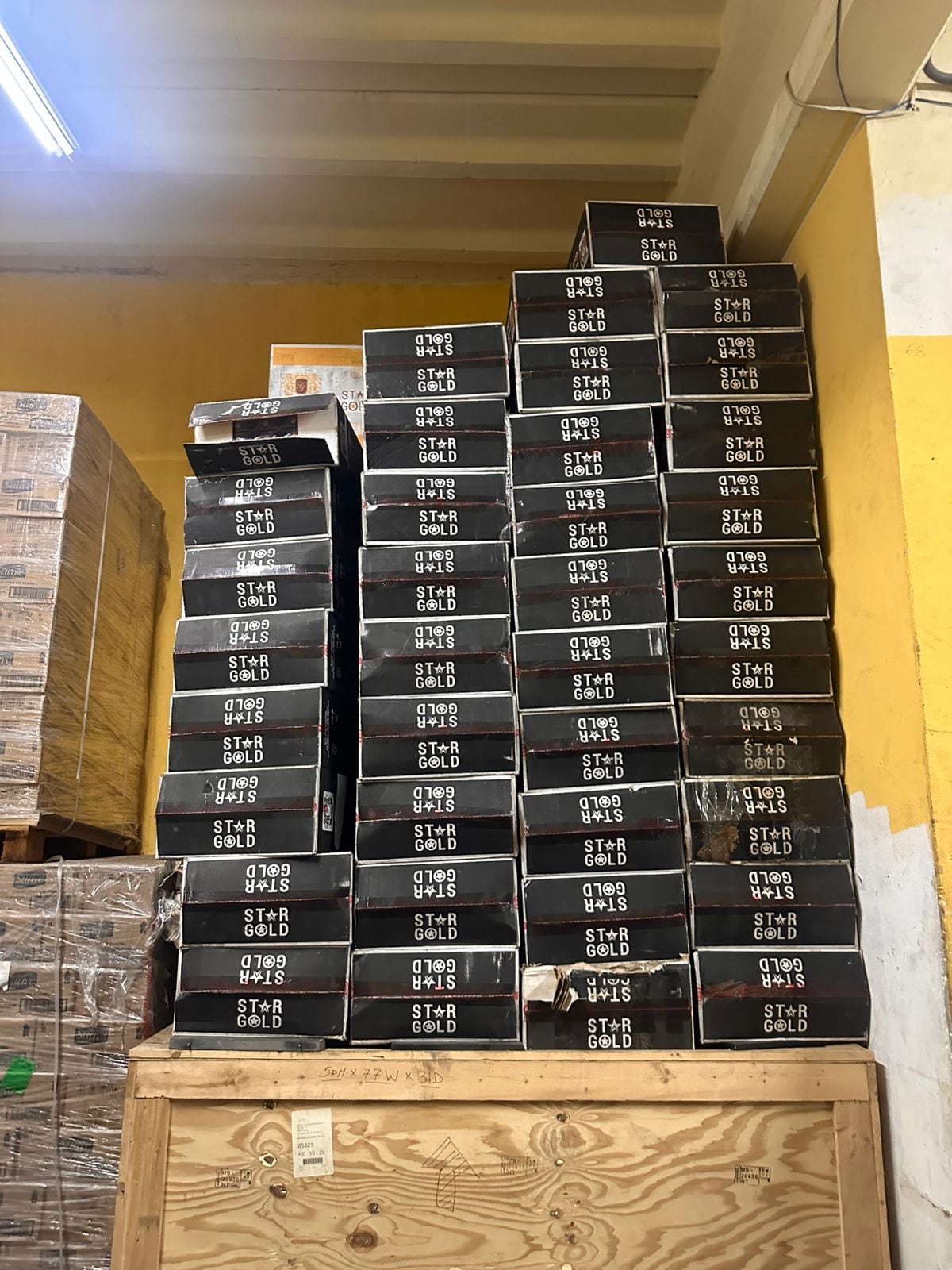 ¡Cigarrillos vencidos y caros! Aduanas descubre tabaco valorado en unos $90 mil en Colón