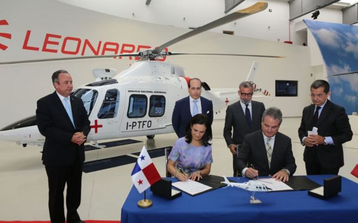 Panamá recibe helicóptero ambulancia de Finmeccanica 