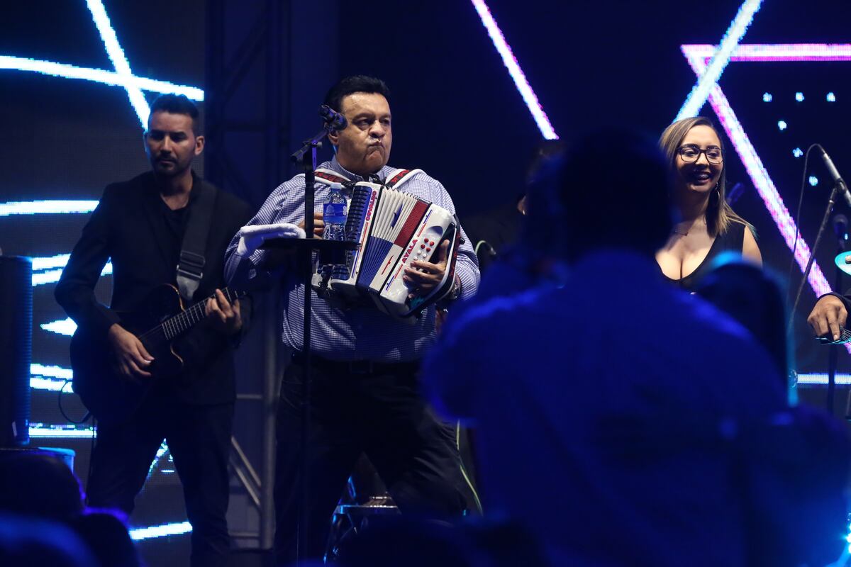 Osvaldo Ayala da positivo para covid-19. Estuvo compartiendo con Ulpiano Vergara