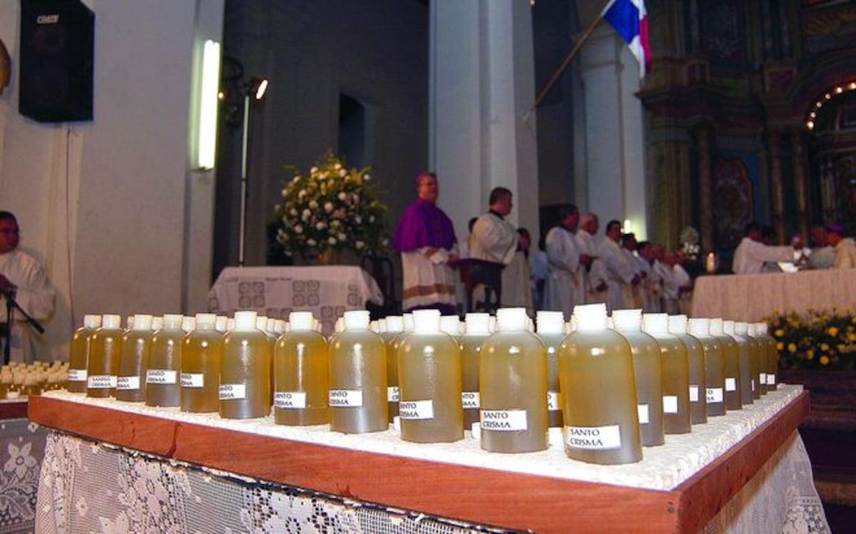 El santo crisma y el santo óleo son bendecidos cada año