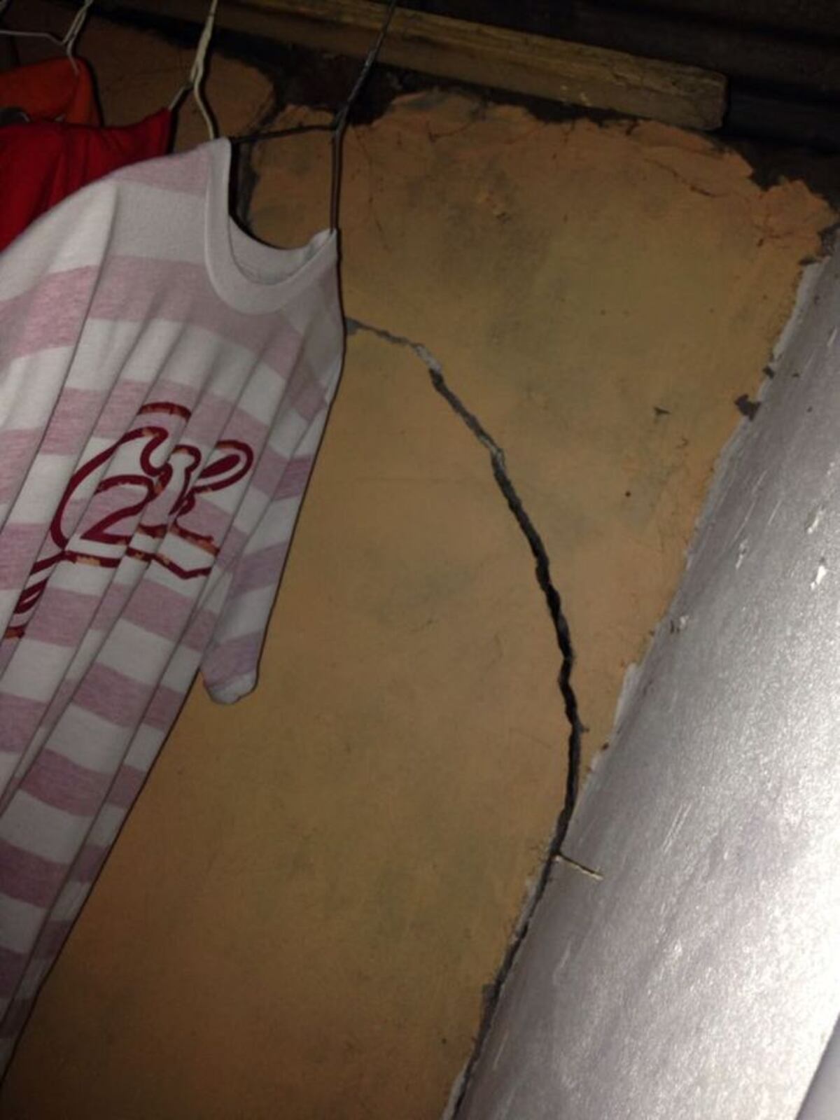 PRECAUCIÓN. Dos  casas serán demolidas,varias familias afectadas tras el sismo