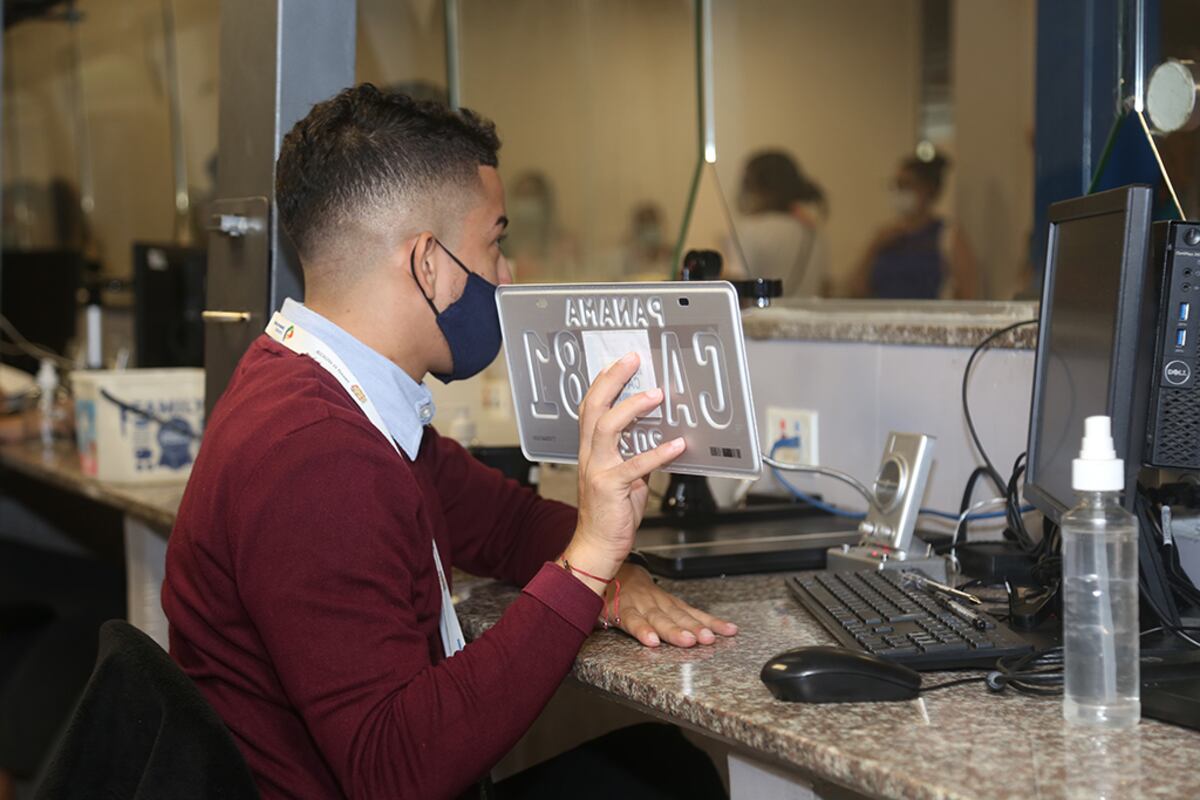 Placas cada cinco años. Laurentino Cortizo  sancionó este martes la Ley 214