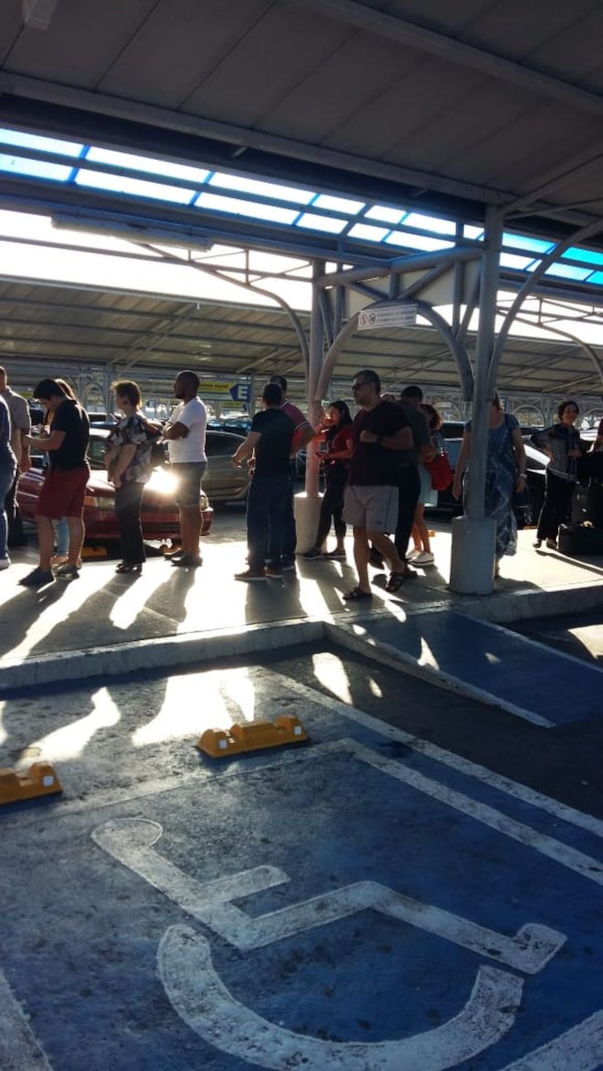 Despelote en estacionamientos del Aeropuerto de Tocumen. Les diremos qué ocurrió