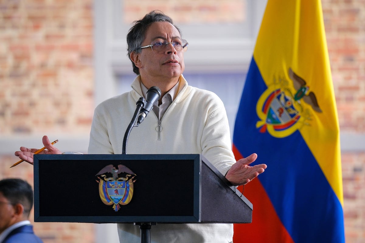 Entre la Biblia y la cama: Presidente de Colombia Gustavo Petro genera polémica religiosa
