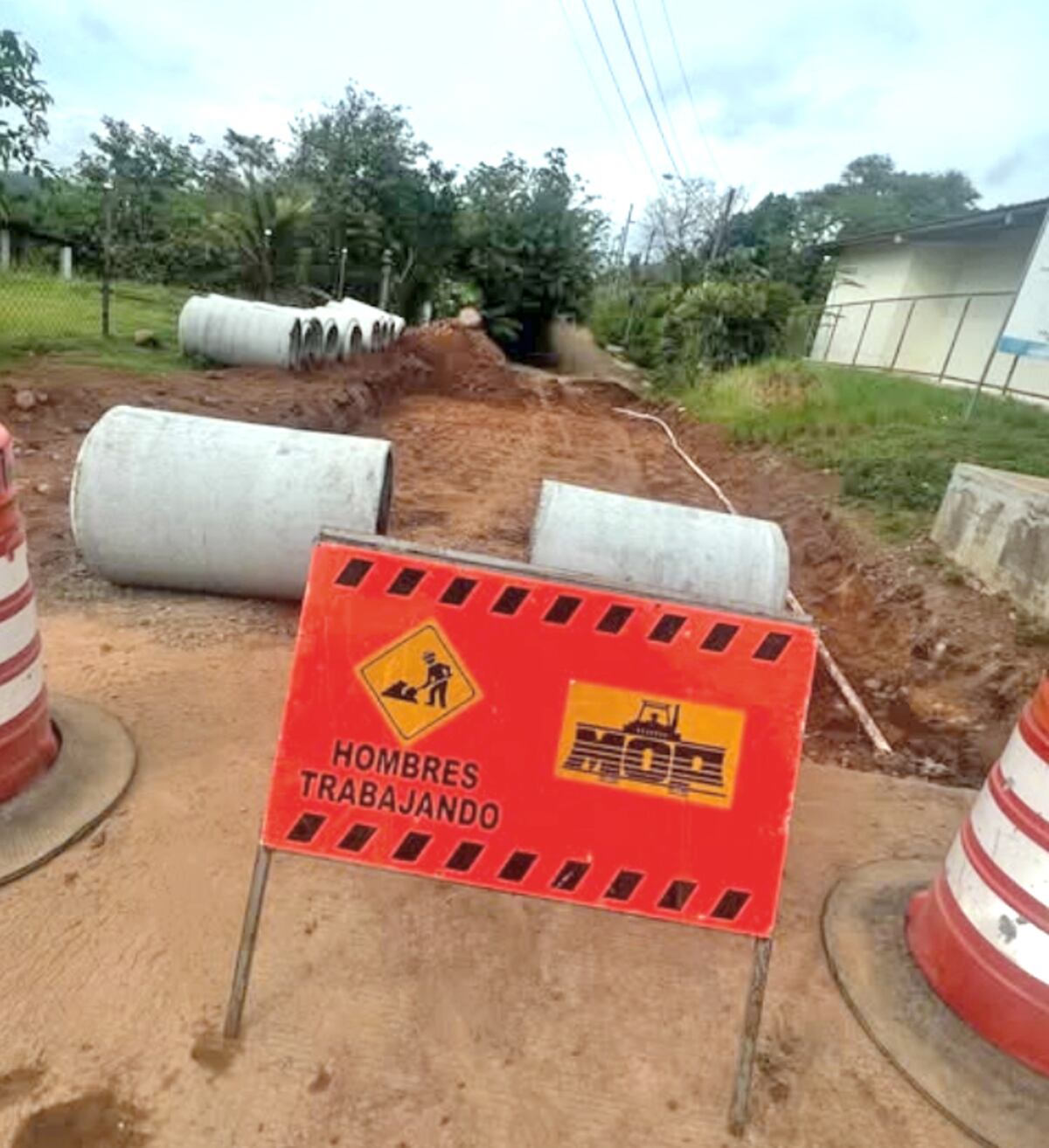 Adiós al lodazal: comunidad celebra obra de concreto que une El Chorro y Mastranto