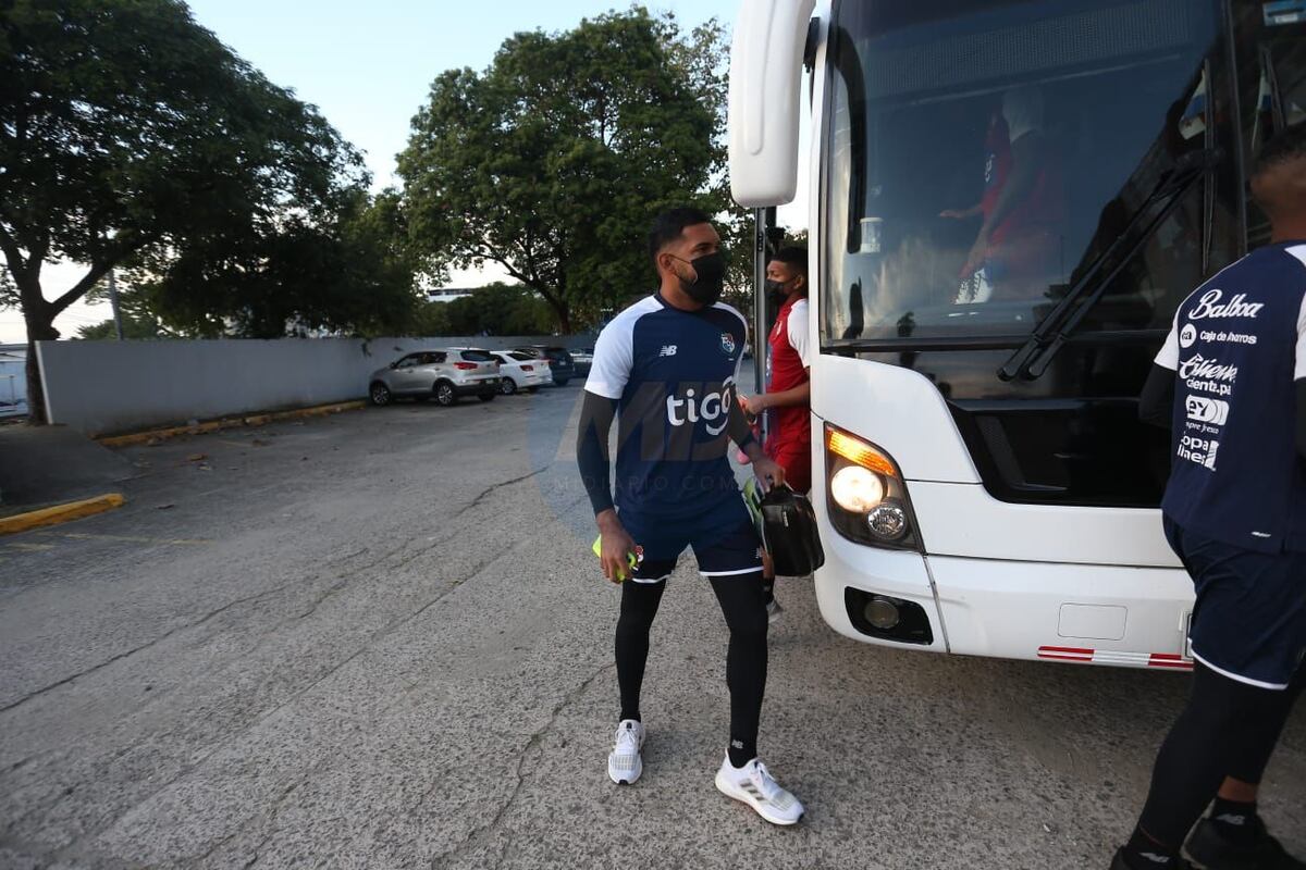 Nada de covid. Thomas Christiansen reaparece en el Rommel Fernández