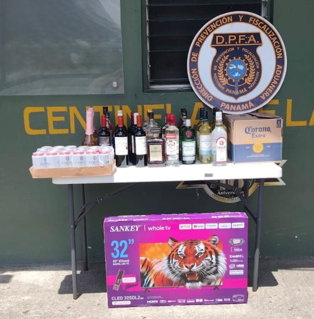 Incautan 20 cajas de licor ilegal de presunto contrabando en Colón y Bocas del Toro