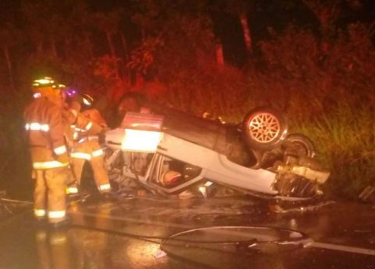 2 VÍCTIMAS FATALES. En vuelco en Las Lomas, David 