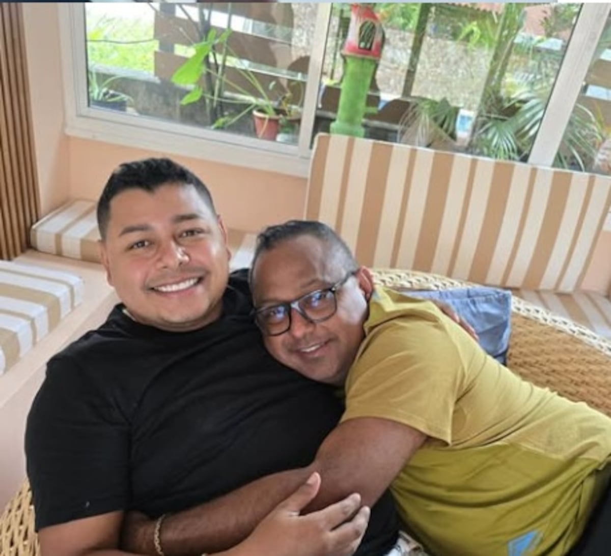 Entre lágrimas y burlas: ‘Huevito’ Pineda busca refugio en Dios tras detención de su hijo