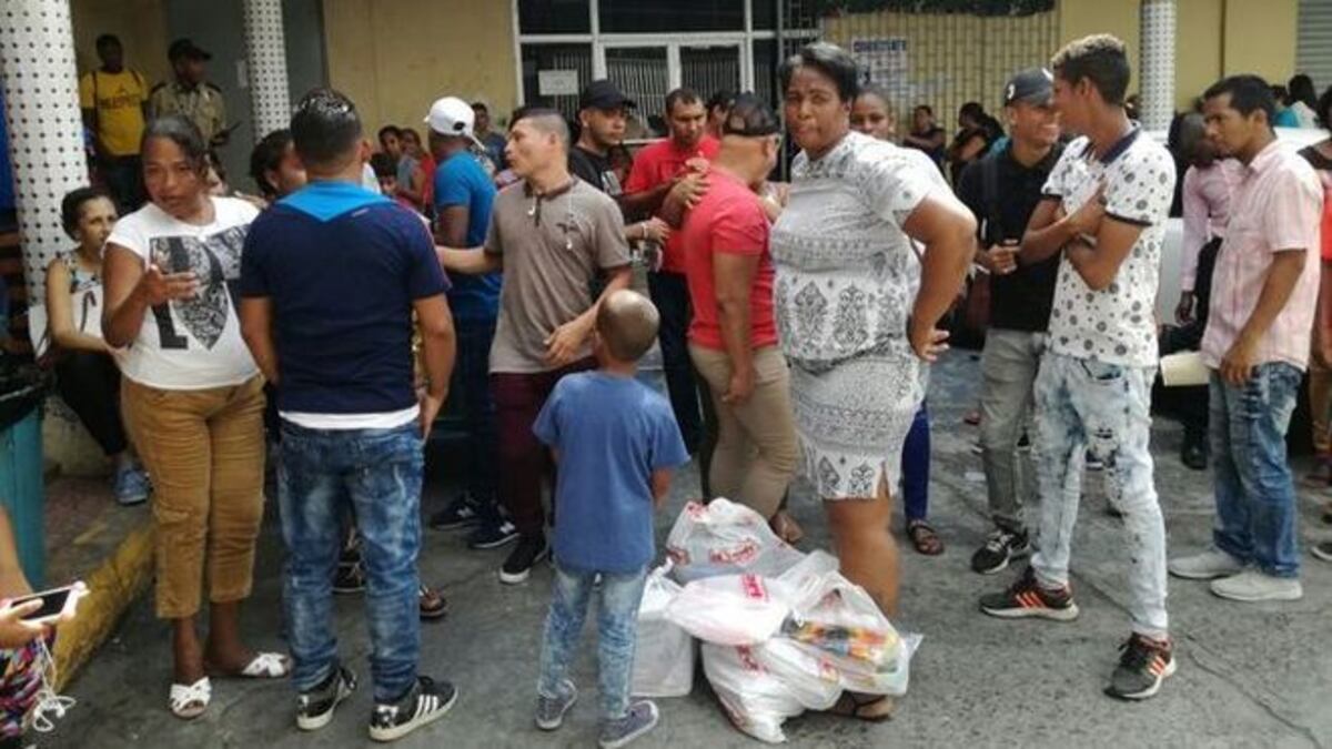 ¡LOS ENGAÑAN! Dizque les iban a dar cédula gratis y se formó