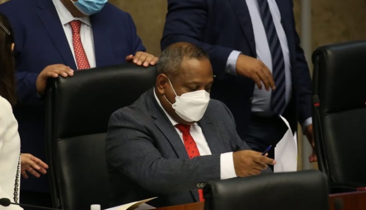 Raúl Pineda defiende a Gaby Carrizo al tiempo que evita escándalo por contratos directos del IMA