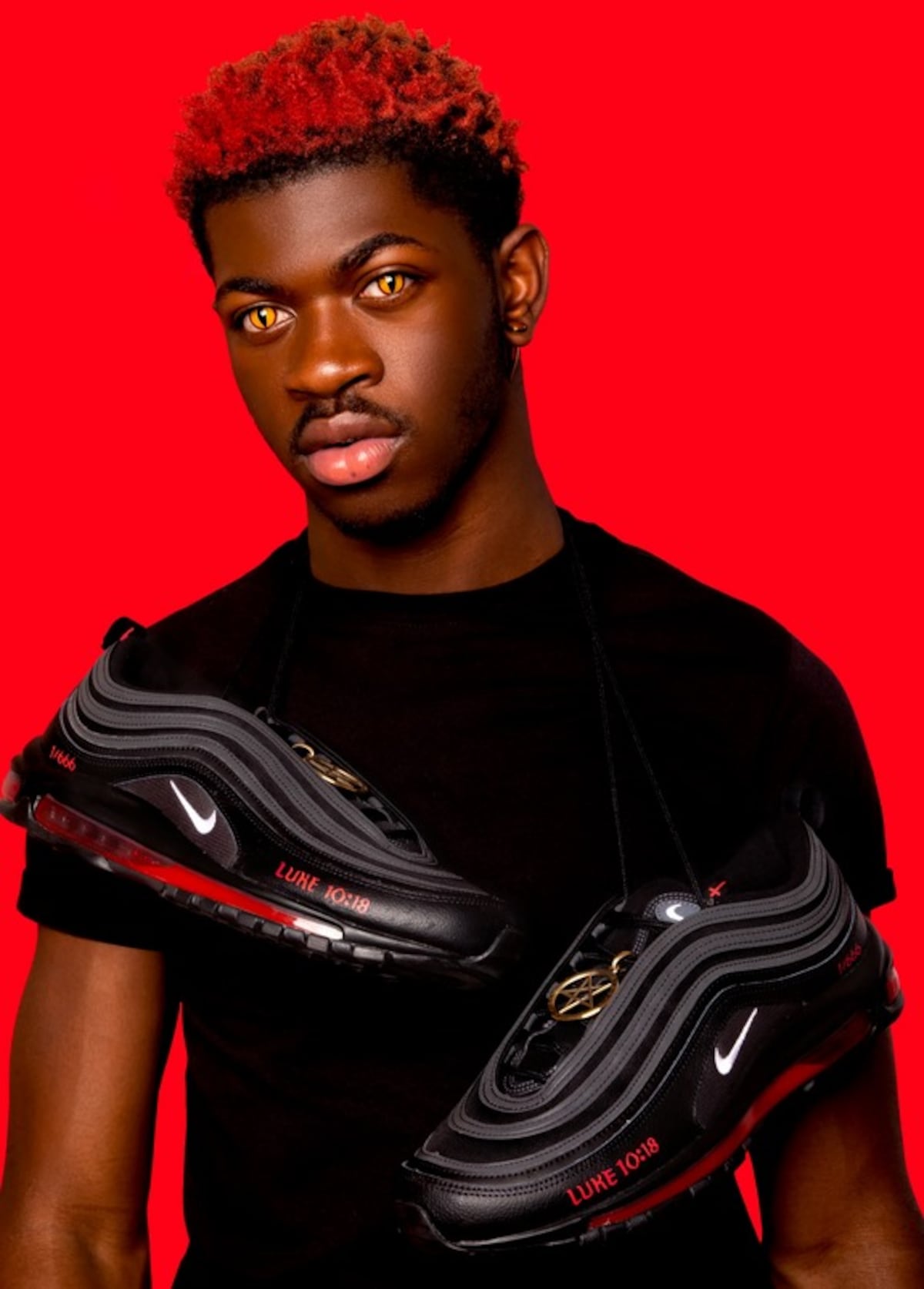 Nike demanda las zapatillas satánicas del cantante Lil Nas X