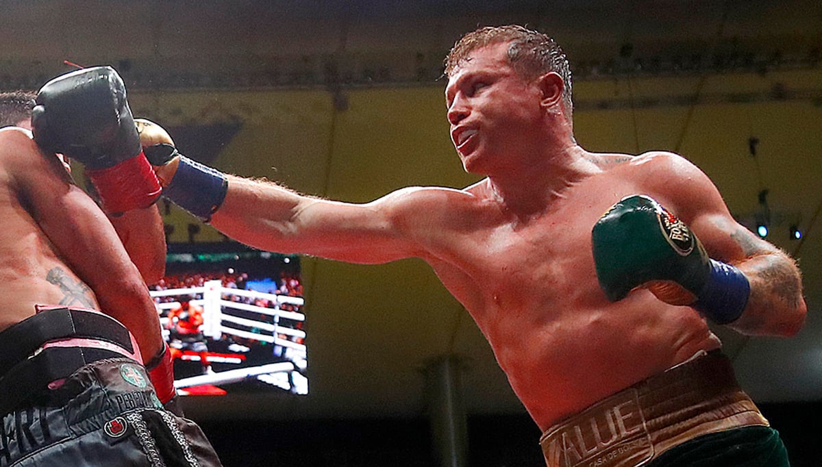 Canelo vuelve a ser campeón absoluto tras vencer a Scull en Arabia Saudita