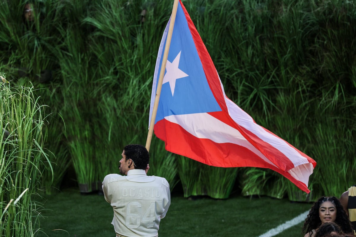 Bad Bunny convierte el medio tiempo del Super Bowl en una fiesta latina