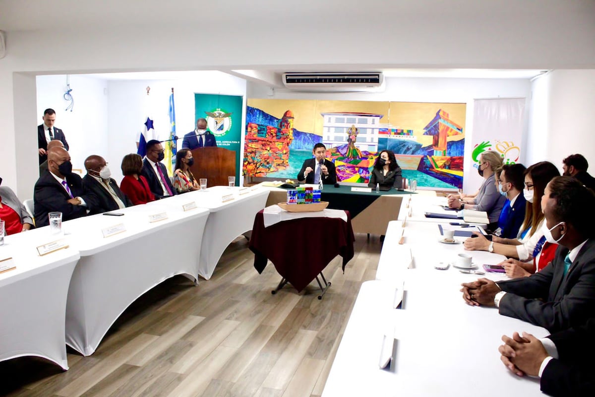 Presidenta de Kosovo está de visita en Colón y se reúne con empresarios de la provincia