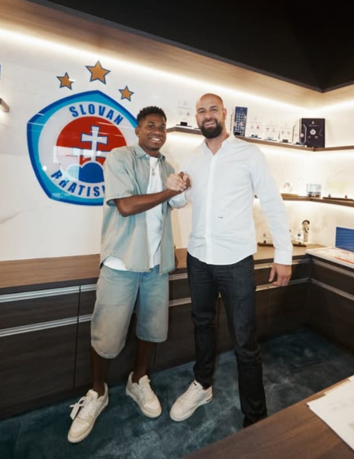 Blackman se queda: Slovan asegura al panameño hasta 2028