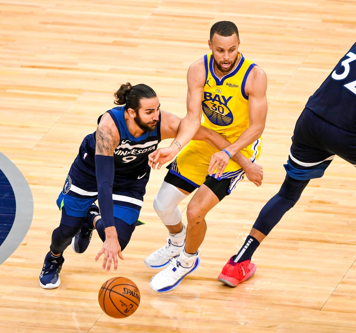 Un inspirado Ricky Rubio liquidó a Curry y los Warriors de Golden State