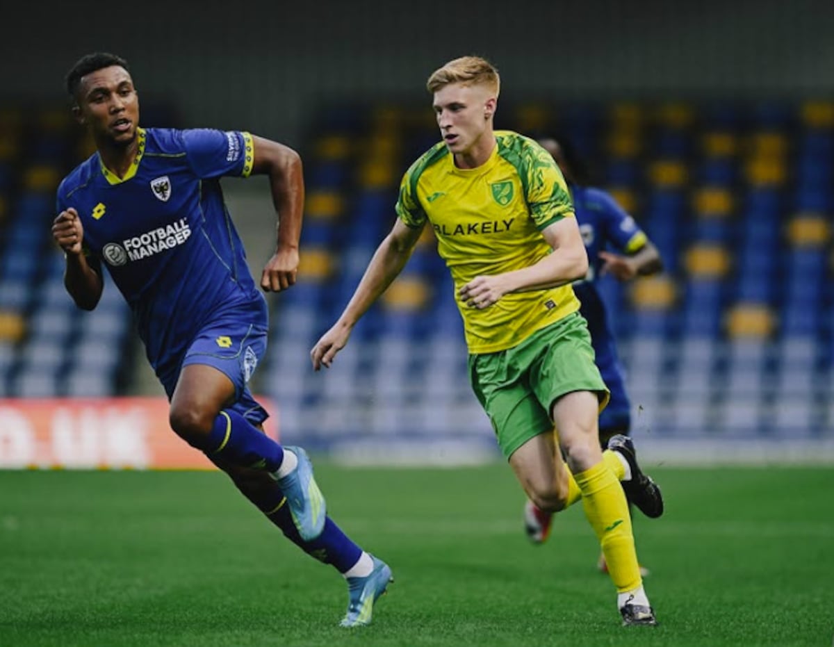 José Córdoba espera su turno en la pretemporada del Norwich
