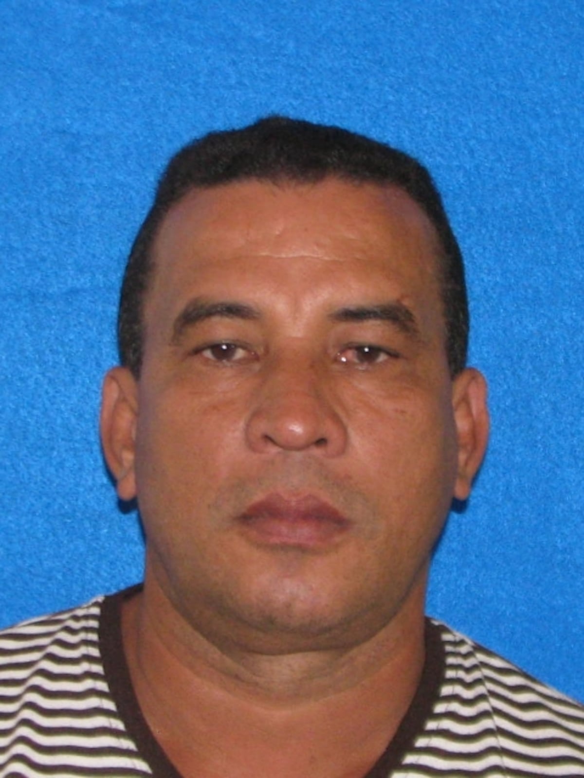 Intentó esquivar la celda y cayó de frente: Representante de Boca Chica va directo al bote por usurpación de tierras