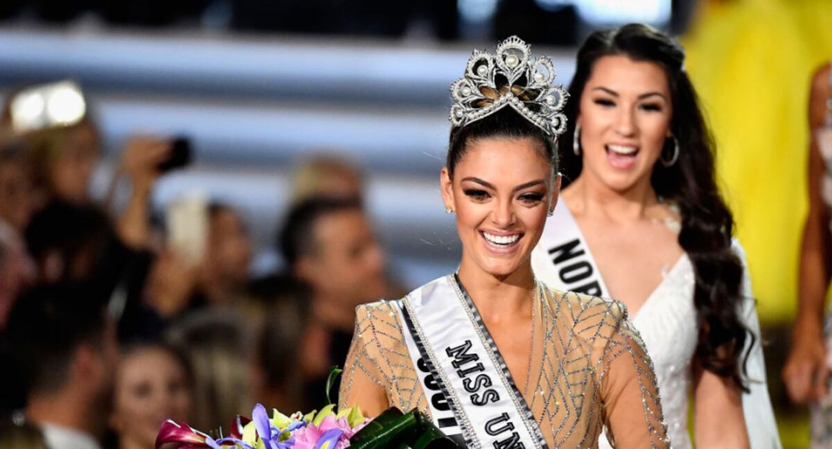 Miss Universo se comprometió con jugador de la NFL