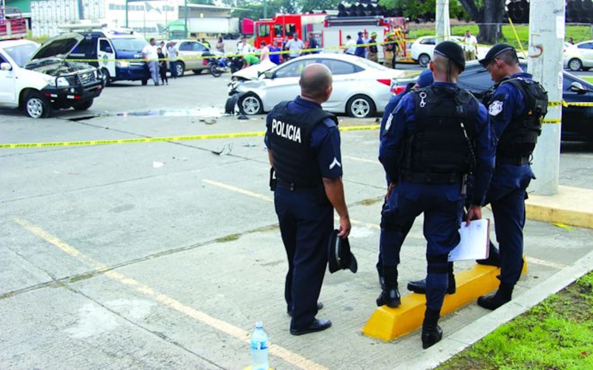 SE QUEDÓ DORMIDA.  Choca contra un auto y una mujer fallece en Tocumen
