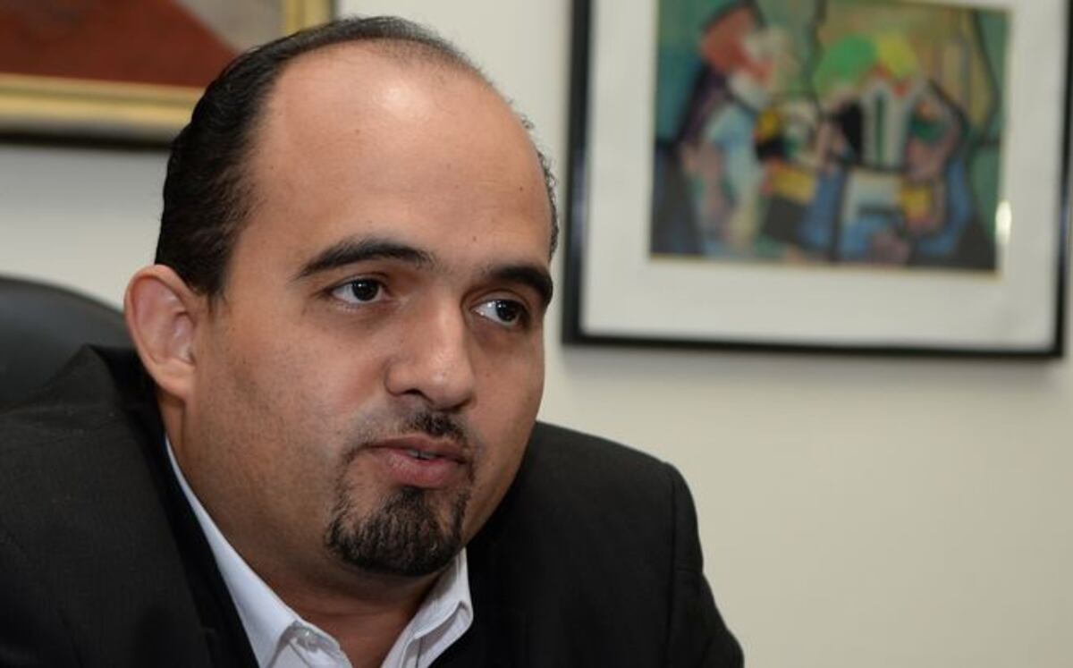 Piden destitución.Subdirector del INAC debe pagar $19 mil por roaming y llamadas