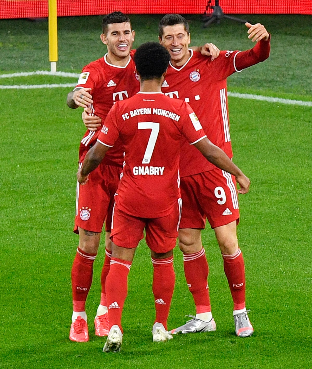 Lewandowski comanda el triunfo del Bayern, que es más líder que nunca