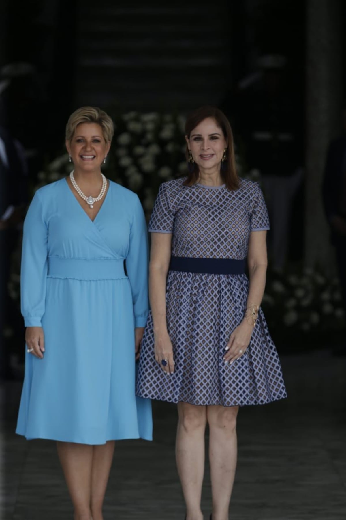 Bien vestidas. Primera Dama Lorena Castillo recibe a esposa del Presidente Electo