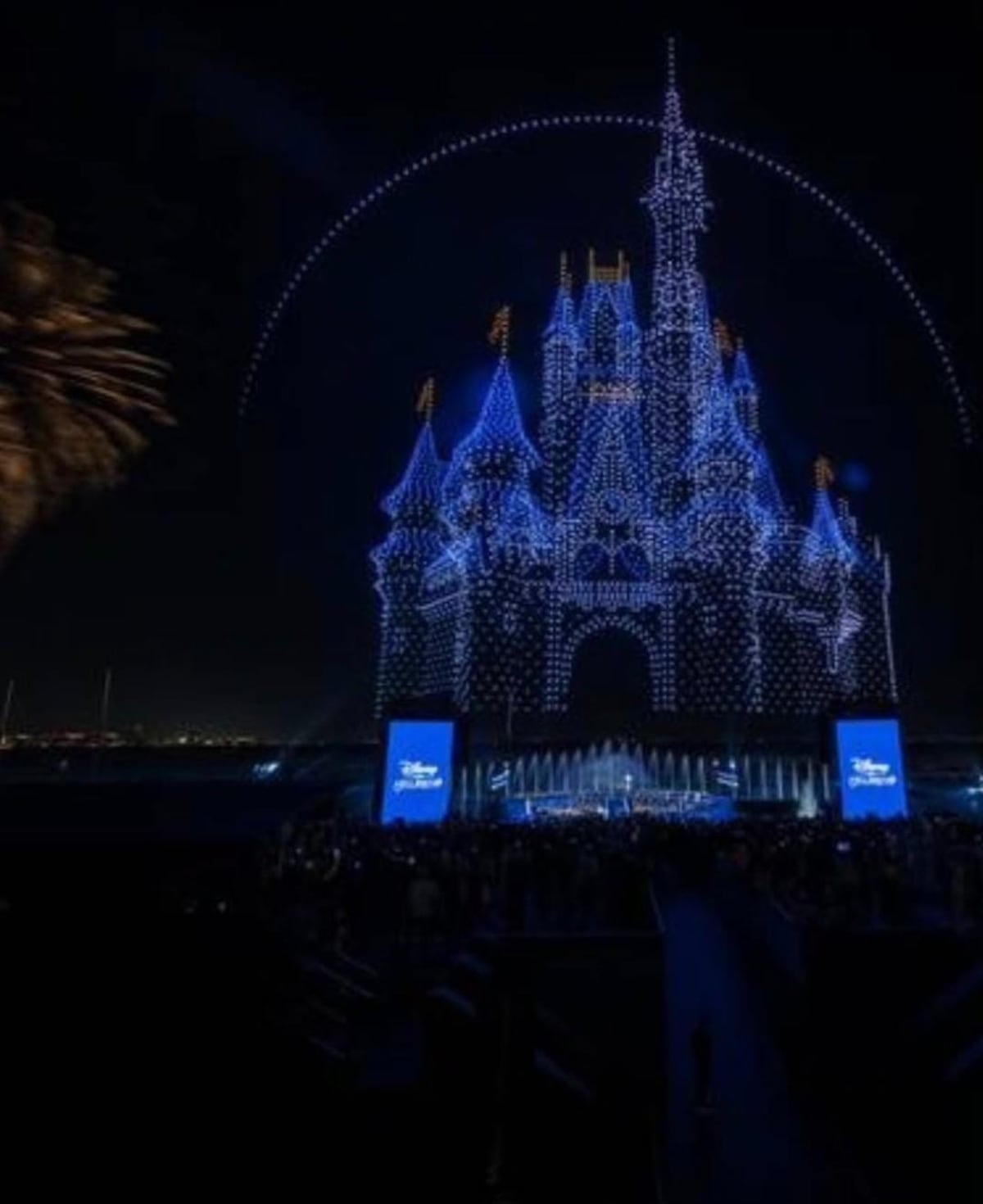 La Cenicienta llega a Abu Dhabi con castillo hecho de 9 mil drones