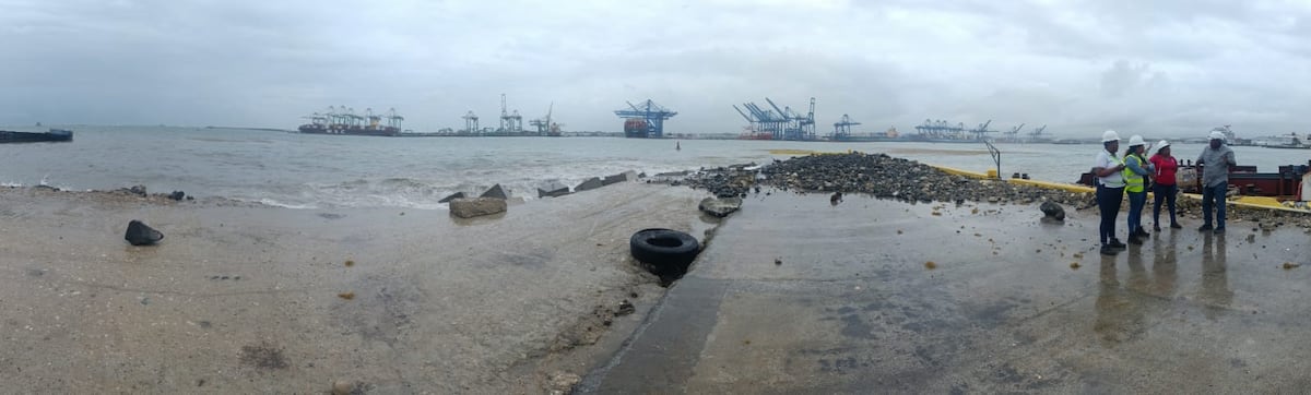 El mar avanza sobre cementerio en Gobea y expone tumbas en la Costa Abajo de Colón