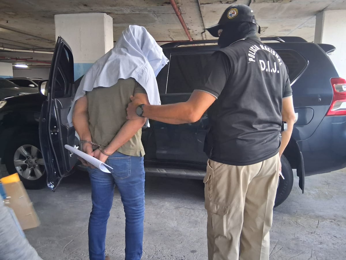 Cheque clonado, dinero desviado y transferencias: Operación Void aprehende a tres personas, entre ellas el repre. de Arnulfo Arias Madrid