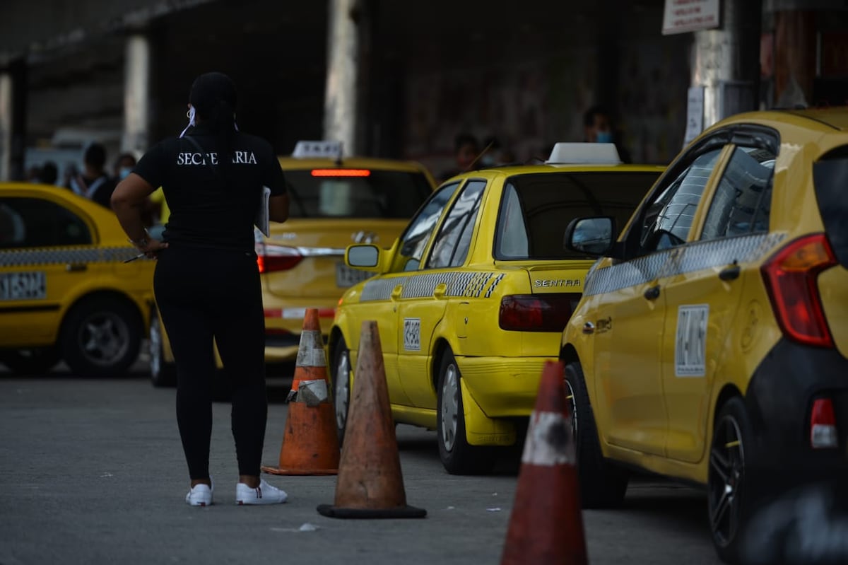 Taxis solo pueden transportar hasta dos personas y de una misma familia 
