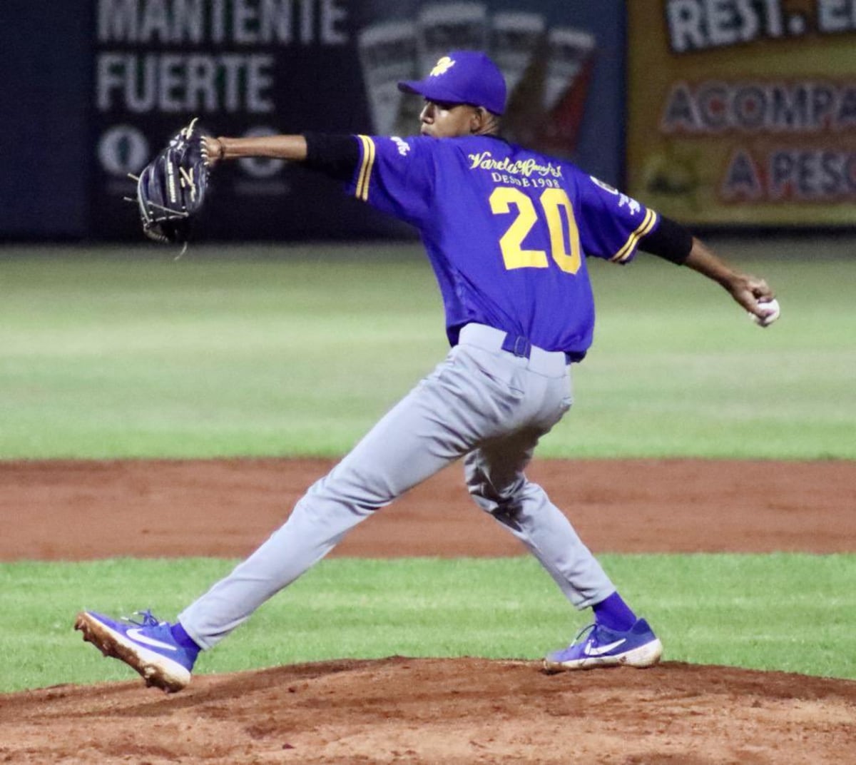 ‘La Berraquera’ no suelta la cima del 79 Campeonato de Béisbol Mayor