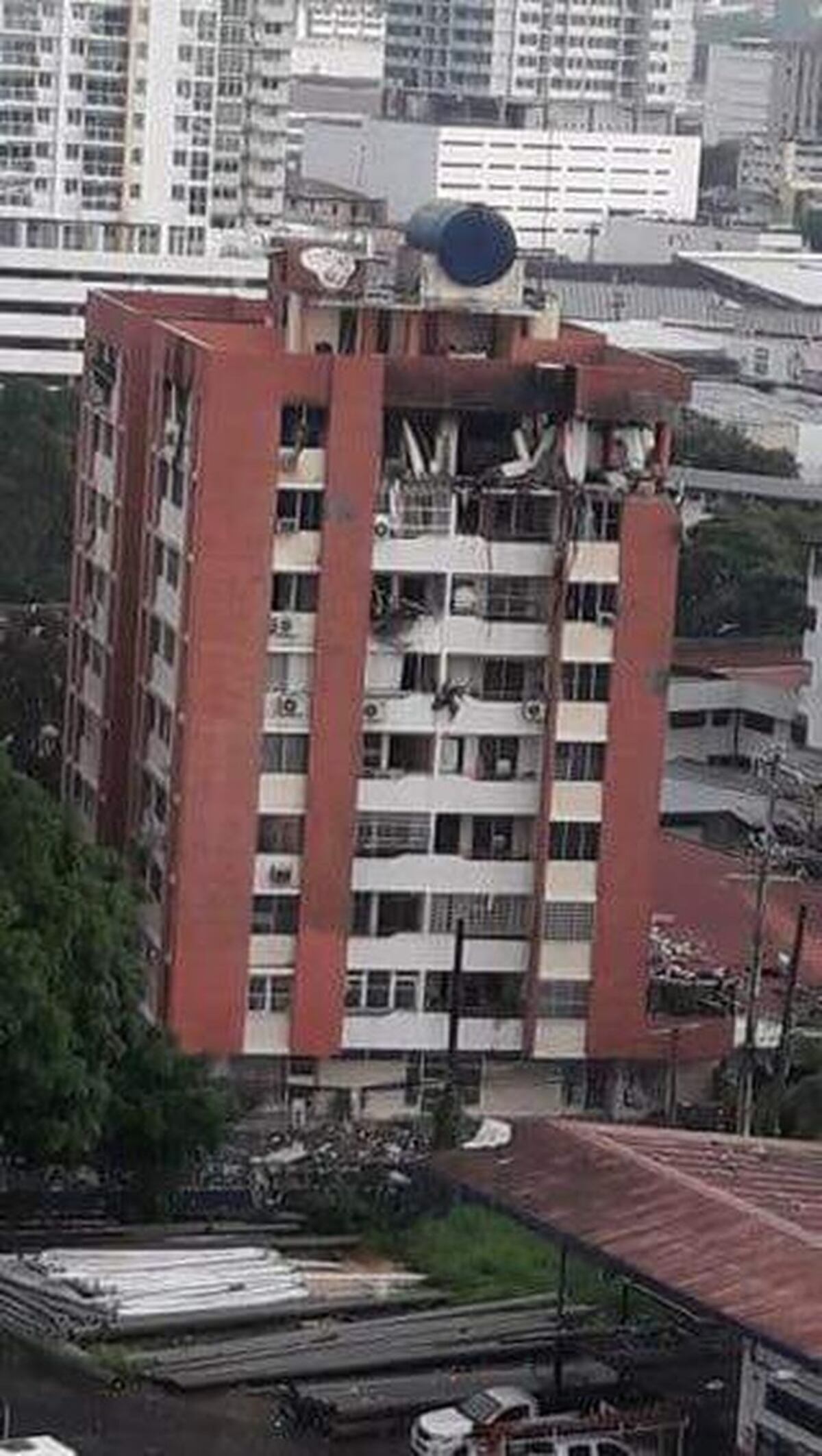 Explosión en Carrasquilla.  Incendio en edificio no fue por un rayo