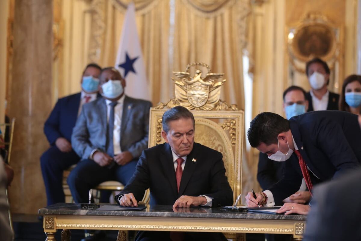 Editorial. Piden la salida del ministro de la Presidencia a punta de ‘cacerolazos’