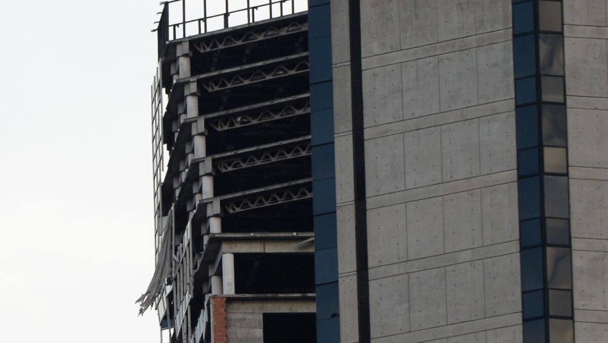Este edificio quedó inclinado en Venezuela luego del sismo de 7,3