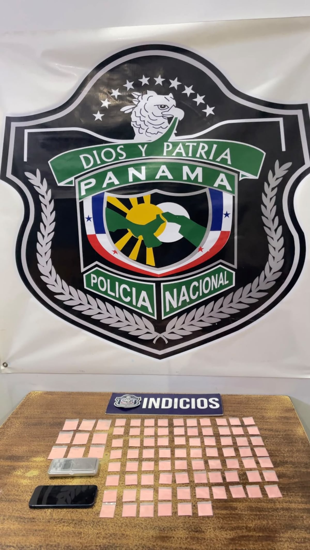 Vía España: Aprehenden a colombiana con 85 sobres de presunta droga sintética.