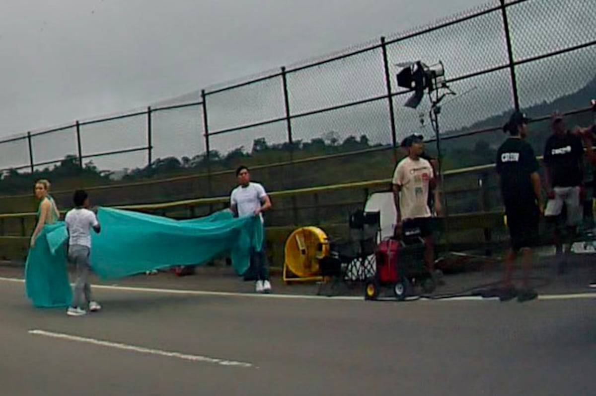 Viral. Cierre del Puente Centenario ‘para sesión de fotos’ causa revuelo. La Policía reacciona. Video