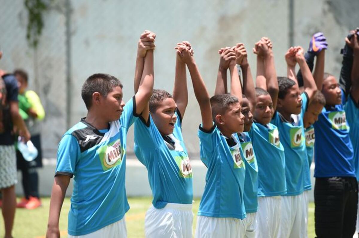 ESPECIAL HOMENAJE. El hijo mayor de Amílcar Henríquez lo recuerda en la cancha