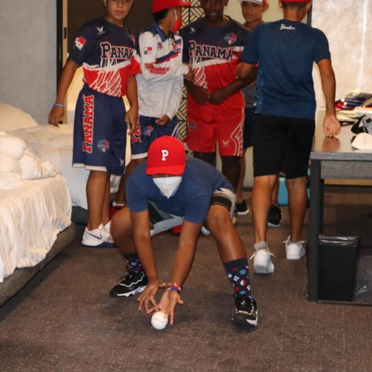 Equipo Sub-12 de Panamá realiza trabajos técnicos en las habitaciones del hotel