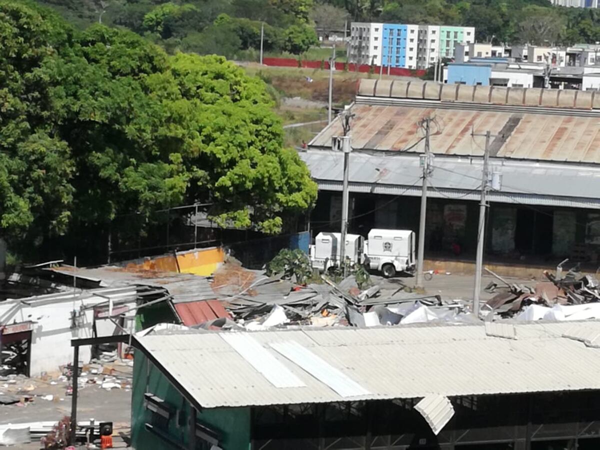 Se formó. Quieren entrar a buscar los hierros del Mercado de Abastos