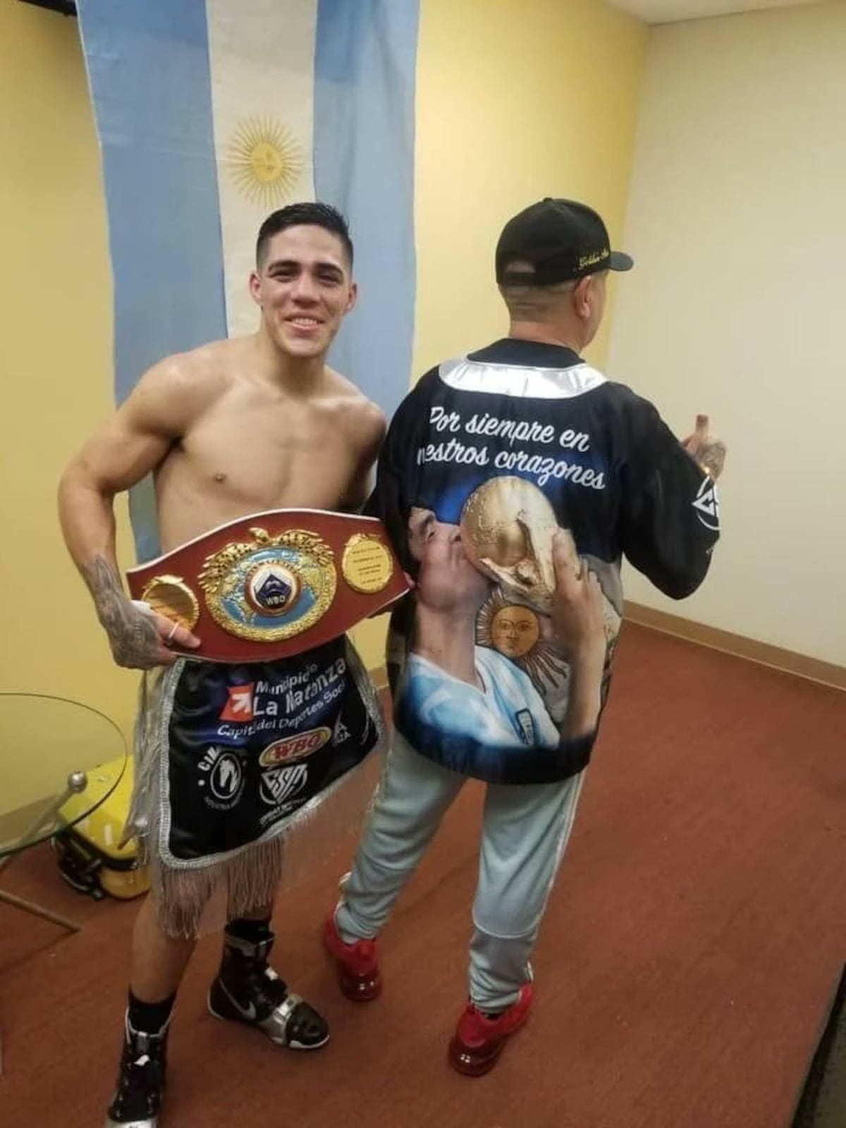 Argentina tiene un nuevo campeón mundial de boxeo tras darle una paliza a un brasileño