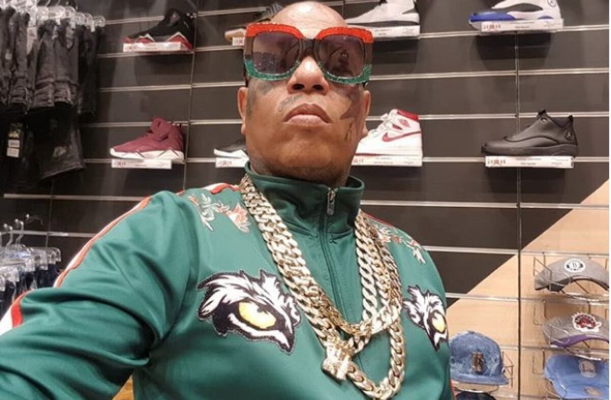 Japanese se pone violento y asegura que video que expone es una película