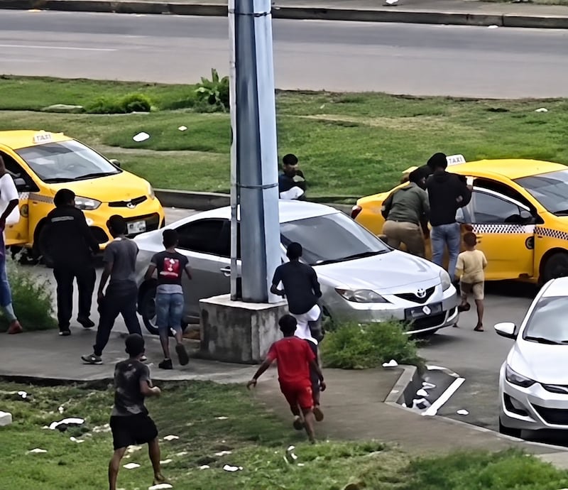 ¡Llegaron disparando y dejaron dos heridos! Ataque armado sacude Alto de Los Lagos, en Colón +Video