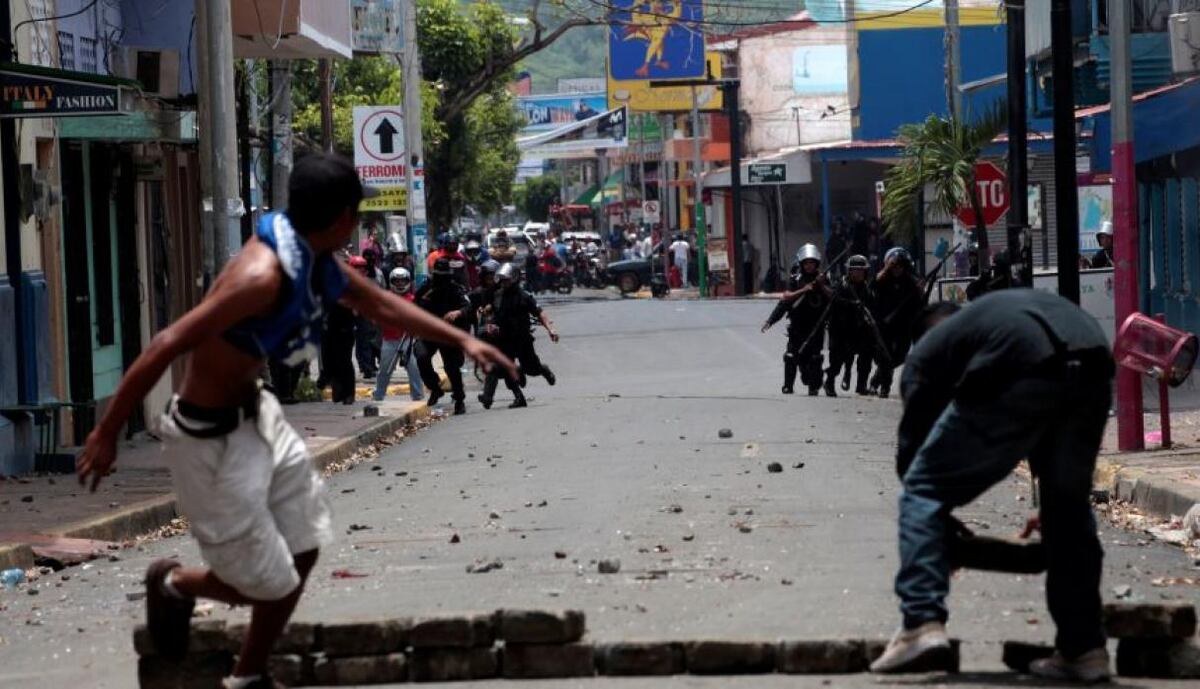 NICARAGUA. Protestas mutan en batallas urbanas y cada vez hay más muertos
